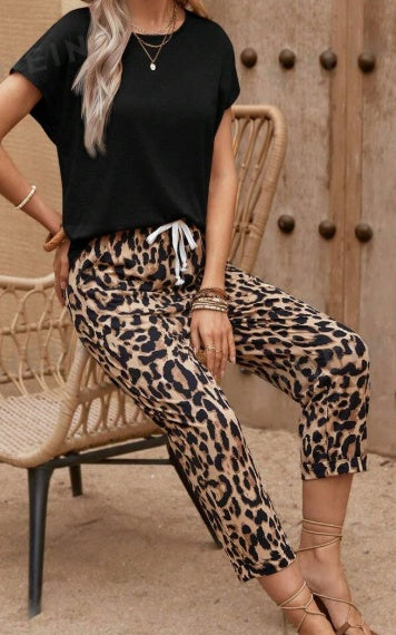 Summer Solid Color Round Neck Short Sleeve T-Shirt And Leopard Print Casual Pants Two Piece Set For Women (11477630550284)