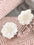Dreidimensionale weißes Kamilie Blumen Perlenohrringe